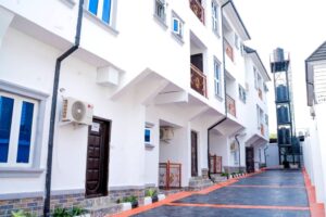 Riverside Nest Exterior Courtyard Riverside Nest Exterior Courtyard